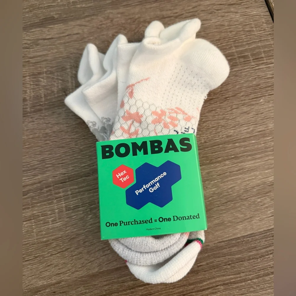 NWT 2 pairs of Bombas White Athletic Ankle Socks size LARGE